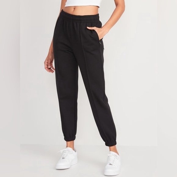 NWT! Old Navy Black High-Waisted Dynamic Fleece Pintucked Sweatpants -Multiple 🩵 - Picture 4 of 8